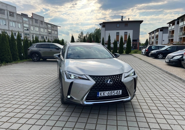 Lexus UX cena 103999 przebieg: 89000, rok produkcji 2021 z Rzeszów małe 562